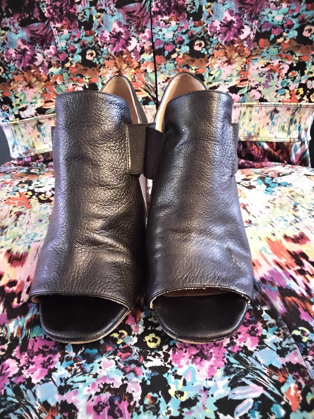 Corso Como Women’s Size 7 Black Leather Peep-Toe 3 Inch Heels Shoes